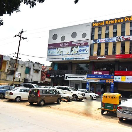 Hotel Krishna Palace Ānand 外观 照片