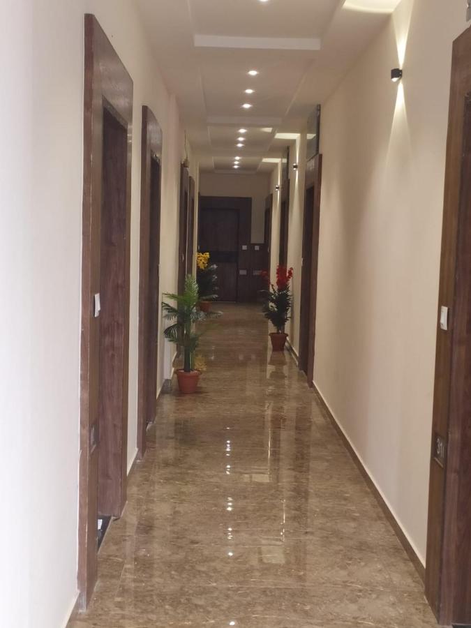 Hotel Krishna Palace Ānand 外观 照片