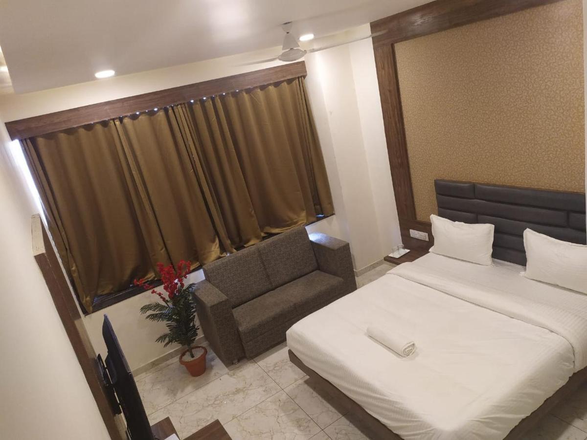 Hotel Krishna Palace Ānand 外观 照片