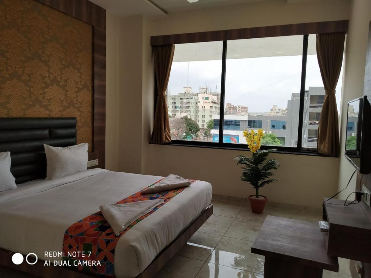Hotel Krishna Palace Ānand 外观 照片