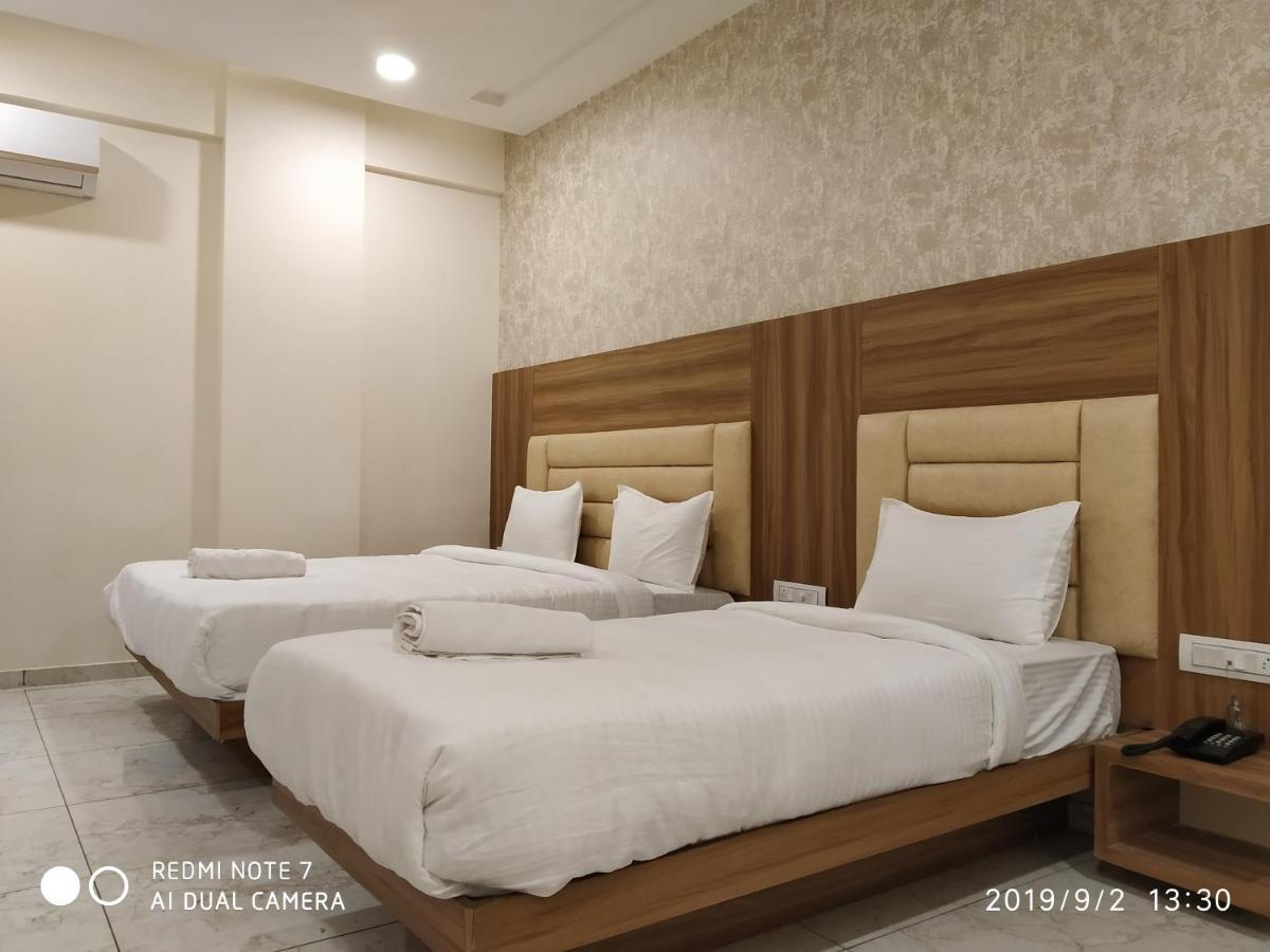 Hotel Krishna Palace Ānand 外观 照片