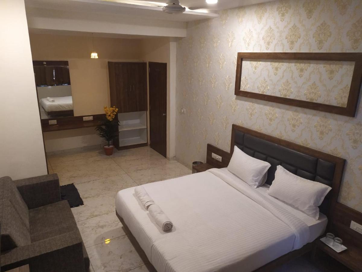 Hotel Krishna Palace Ānand 外观 照片