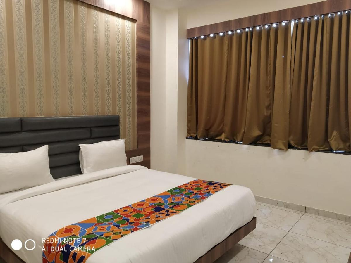 Hotel Krishna Palace Ānand 外观 照片