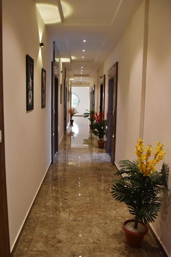 Hotel Krishna Palace Ānand 外观 照片