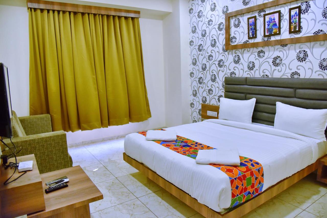 Hotel Krishna Palace Ānand 外观 照片